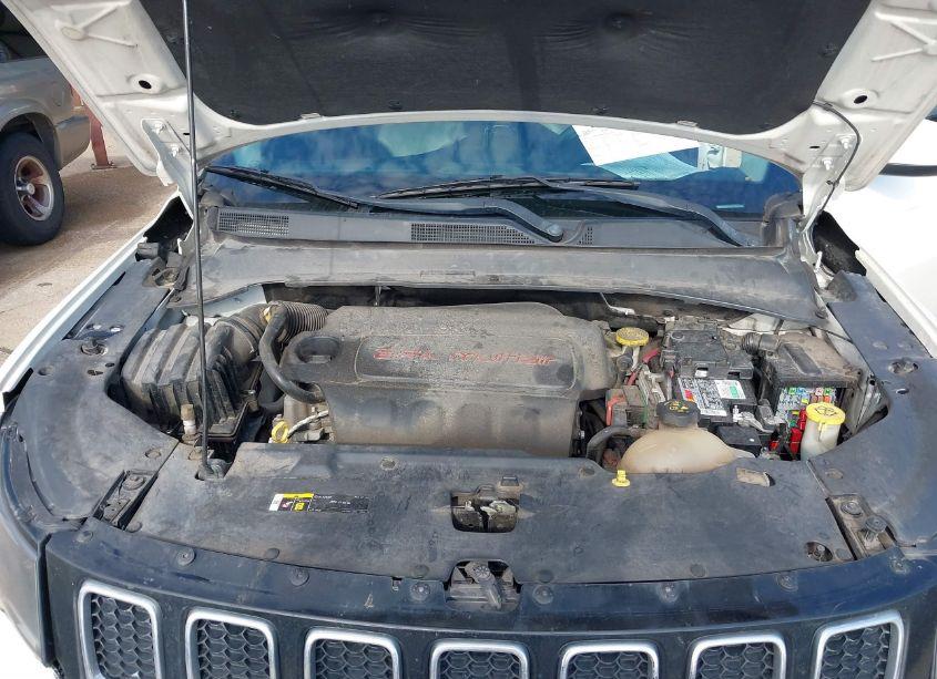 Photo 10 of 2018 Jeep Compass LATITUDE FWD (VIN 3C4NJCBB6JT102264)