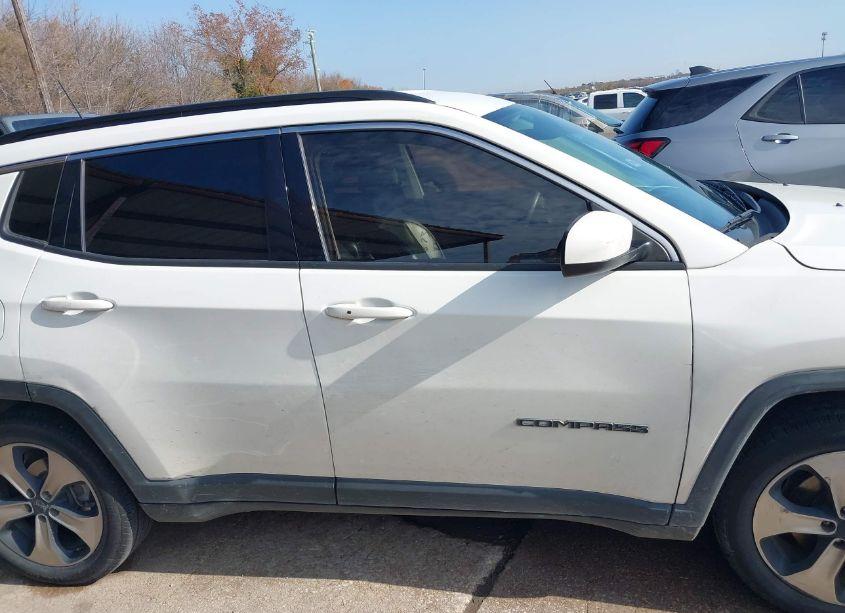 Photo 13 of 2018 Jeep Compass LATITUDE FWD (VIN 3C4NJCBB6JT102264)