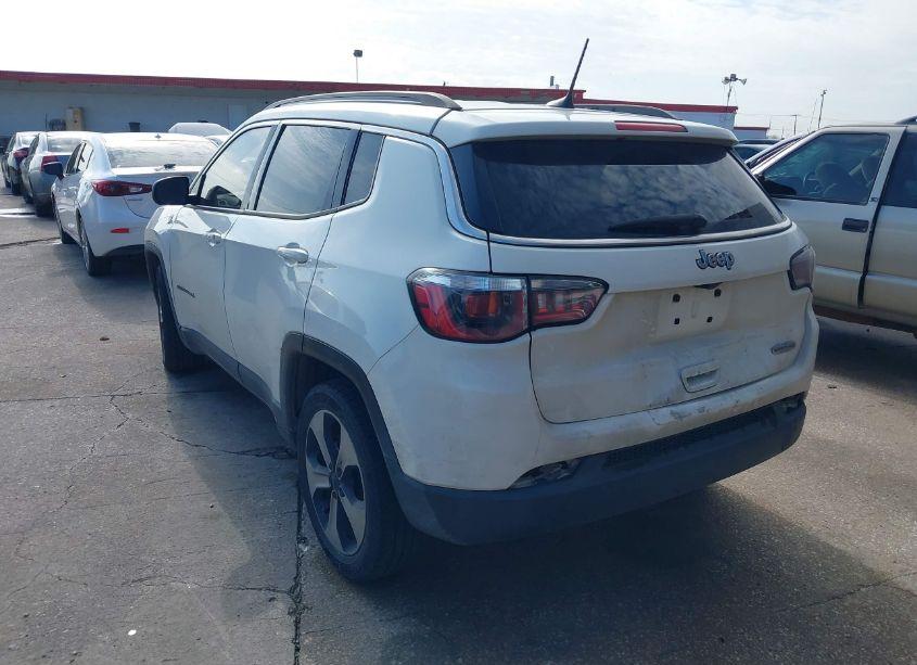 Photo 3 of 2018 Jeep Compass LATITUDE FWD (VIN 3C4NJCBB6JT102264)