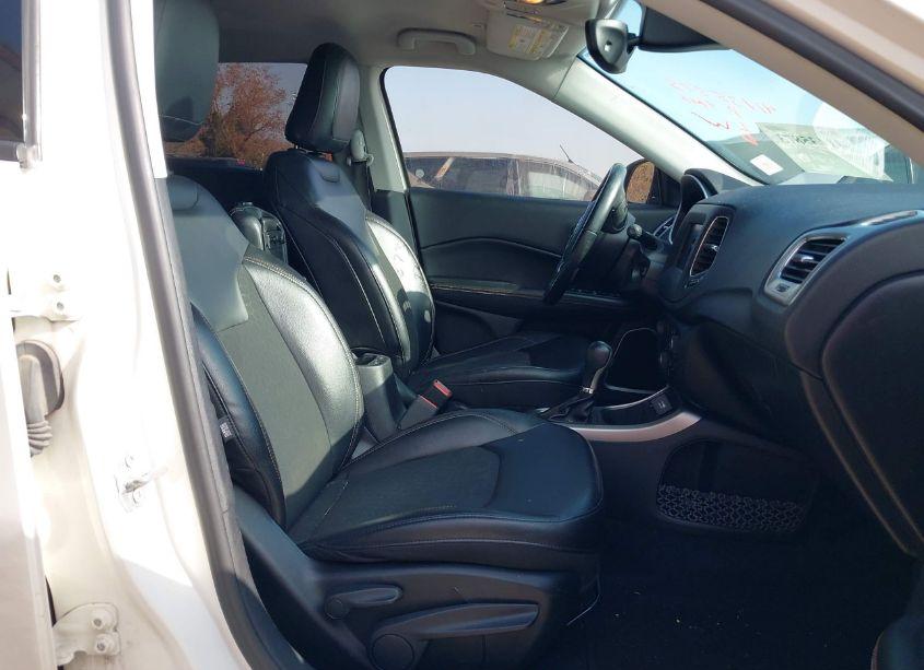 Photo 5 of 2018 Jeep Compass LATITUDE FWD (VIN 3C4NJCBB6JT102264)