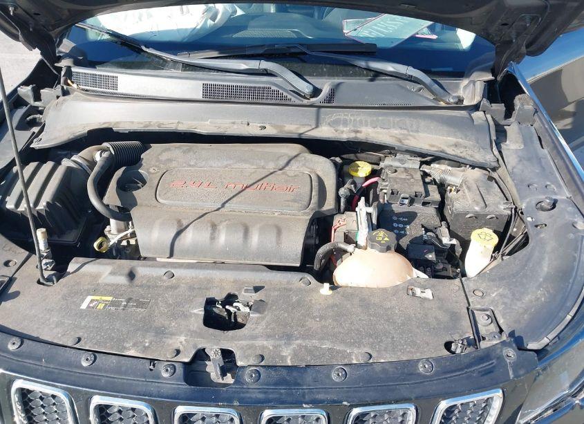 Photo 10 of 2018 Jeep Compass LATITUDE FWD (VIN 3C4NJCBB6JT102877)