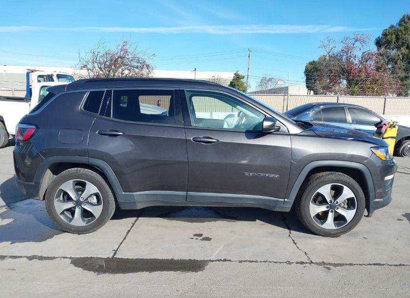 Photo 13 of 2018 Jeep Compass LATITUDE FWD (VIN 3C4NJCBB6JT102877)