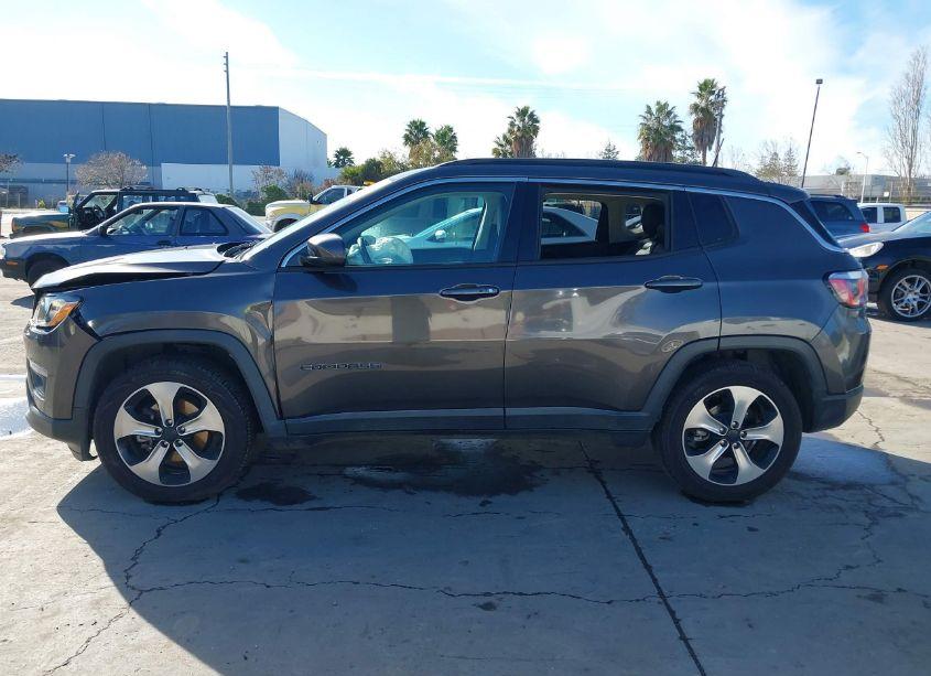 Photo 14 of 2018 Jeep Compass LATITUDE FWD (VIN 3C4NJCBB6JT102877)