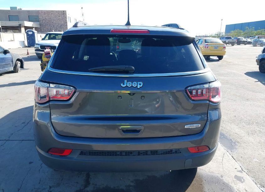Photo 16 of 2018 Jeep Compass LATITUDE FWD (VIN 3C4NJCBB6JT102877)