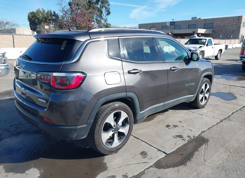Photo 4 of 2018 Jeep Compass LATITUDE FWD (VIN 3C4NJCBB6JT102877)