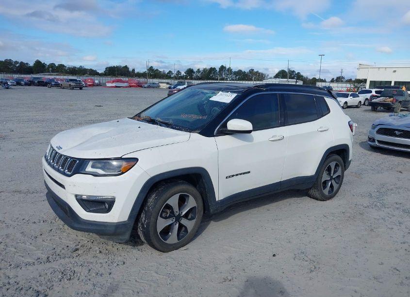 Photo 2 of 2018 Jeep Compass LATITUDE FWD (VIN 3C4NJCBB6JT228768)