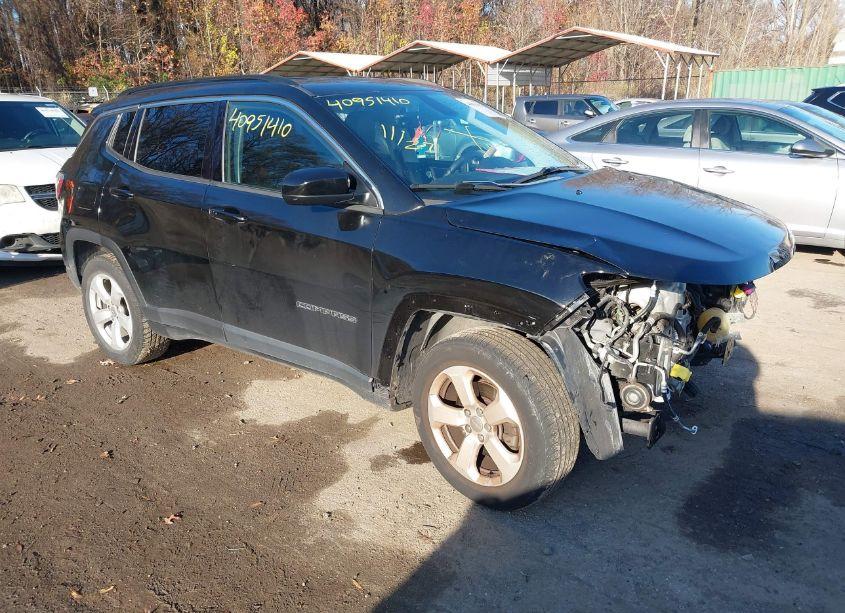 2018 Jeep Compass LATITUDE FWD (VIN 3C4NJCBB6JT267991) main photo