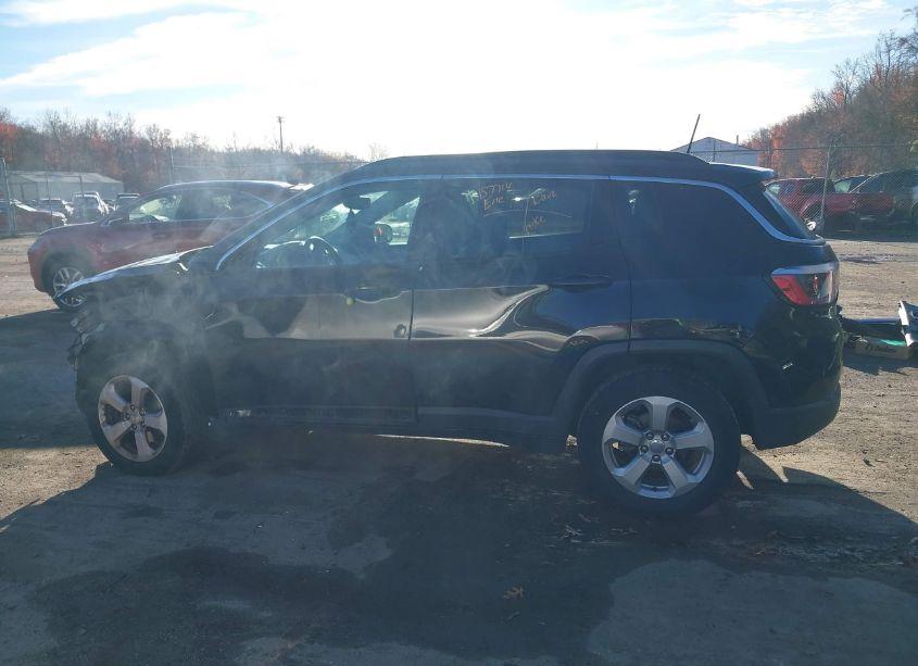 Photo 15 of 2018 Jeep Compass LATITUDE FWD (VIN 3C4NJCBB6JT267991)