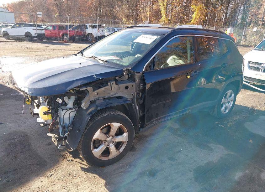 Photo 2 of 2018 Jeep Compass LATITUDE FWD (VIN 3C4NJCBB6JT267991)