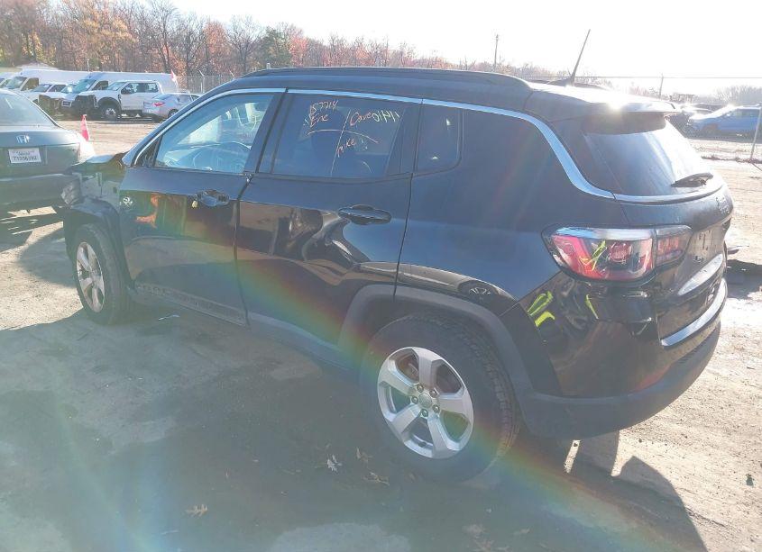 Photo 3 of 2018 Jeep Compass LATITUDE FWD (VIN 3C4NJCBB6JT267991)