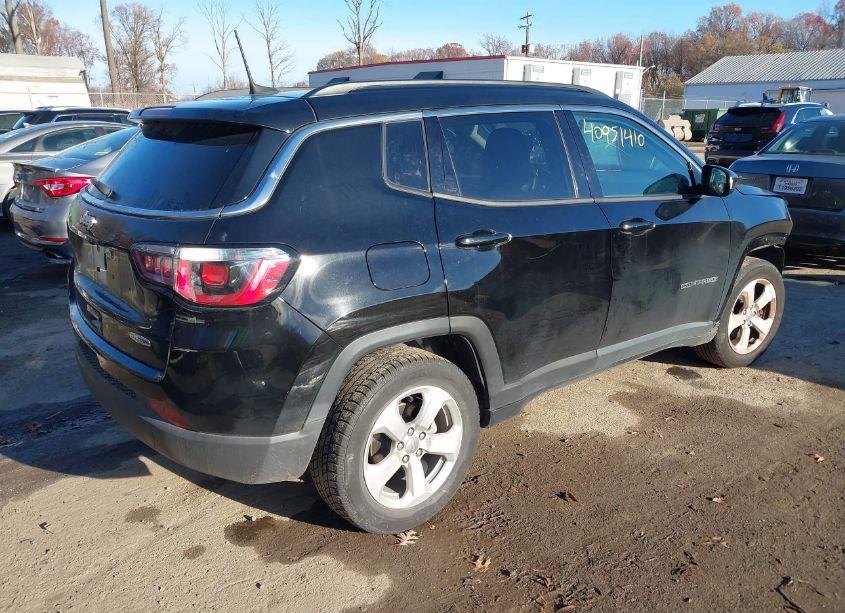Photo 4 of 2018 Jeep Compass LATITUDE FWD (VIN 3C4NJCBB6JT267991)