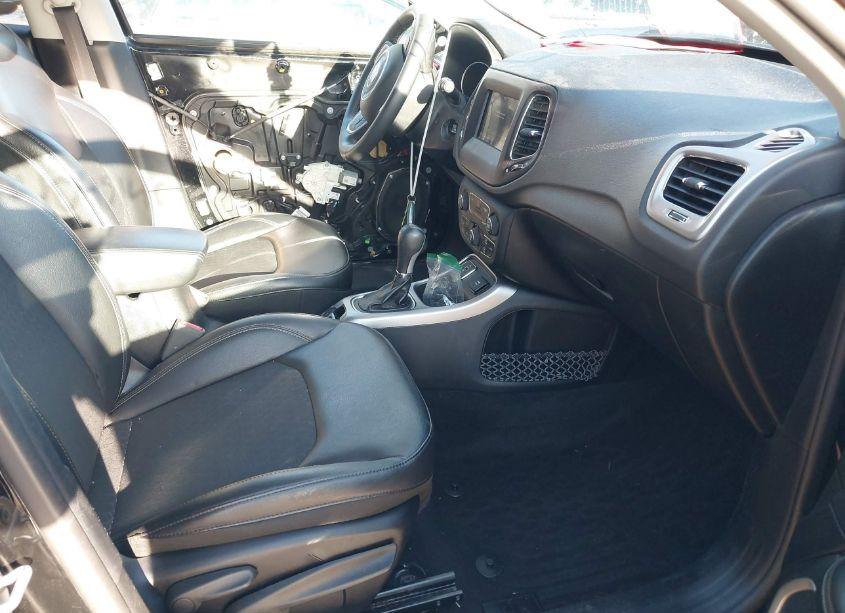 Photo 5 of 2018 Jeep Compass LATITUDE FWD (VIN 3C4NJCBB6JT267991)