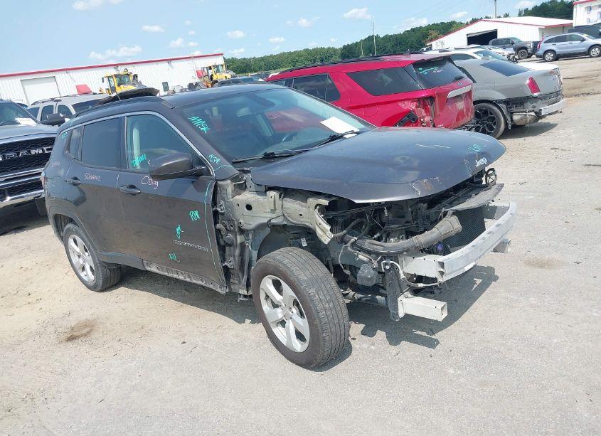 2018 Jeep Compass LATITUDE FWD (VIN 3C4NJCBB6JT469391) main photo