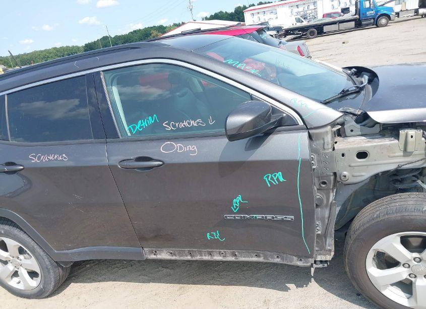 Photo 14 of 2018 Jeep Compass LATITUDE FWD (VIN 3C4NJCBB6JT469391)