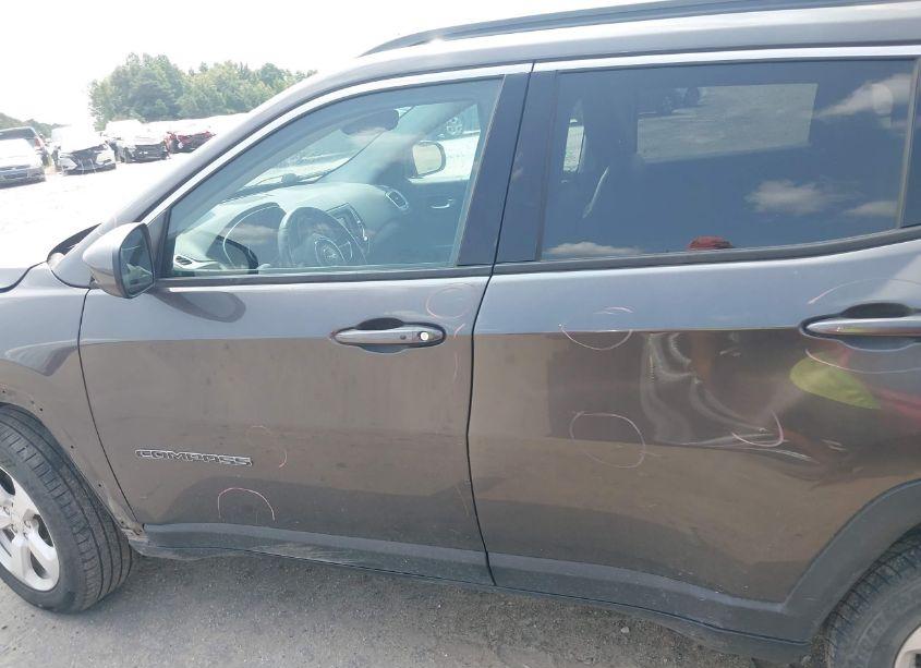 Photo 15 of 2018 Jeep Compass LATITUDE FWD (VIN 3C4NJCBB6JT469391)