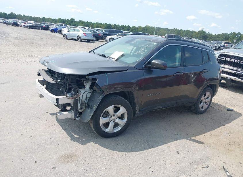 Photo 2 of 2018 Jeep Compass LATITUDE FWD (VIN 3C4NJCBB6JT469391)
