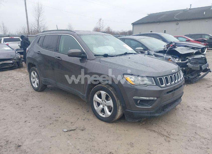 2018 Jeep Compass LATITUDE FWD (VIN 3C4NJCBB6JT487681) main photo