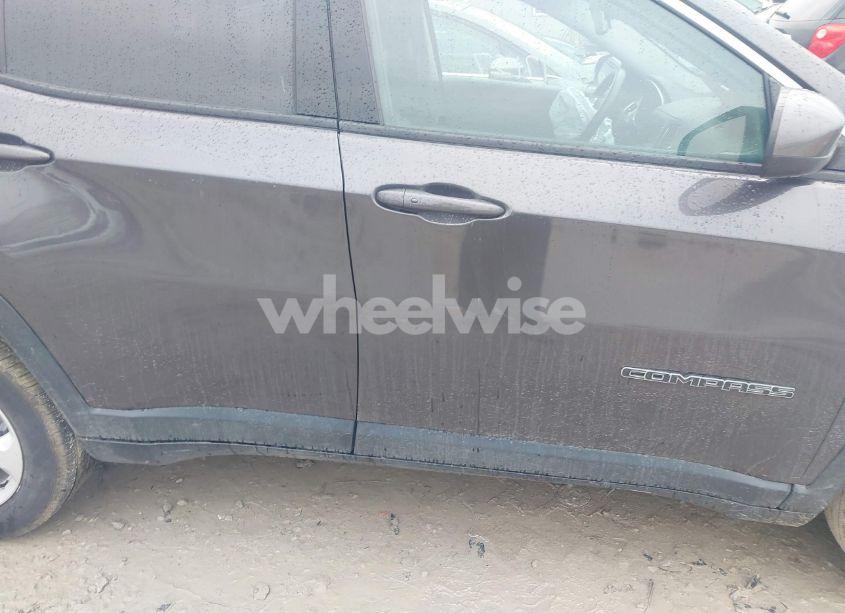 Photo 13 of 2018 Jeep Compass LATITUDE FWD (VIN 3C4NJCBB6JT487681)