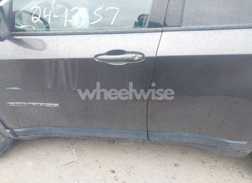 Photo 14 of 2018 Jeep Compass LATITUDE FWD (VIN 3C4NJCBB6JT487681)