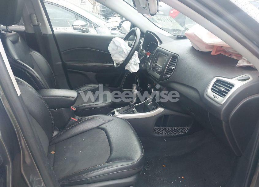 Photo 5 of 2018 Jeep Compass LATITUDE FWD (VIN 3C4NJCBB6JT487681)