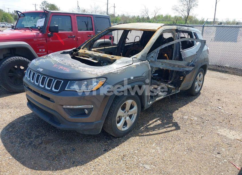 Photo 2 of 2019 Jeep Compass LATITUDE FWD (VIN 3C4NJCBB6KT789246)