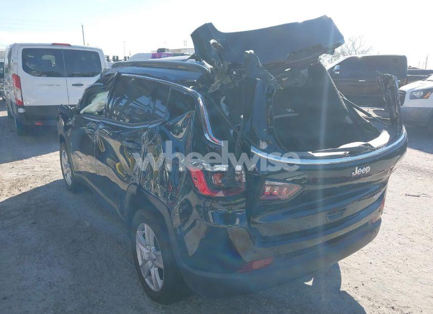 Photo 3 of 2022 Jeep Compass LATITUDE FWD (VIN 3C4NJCBB6NT225259)