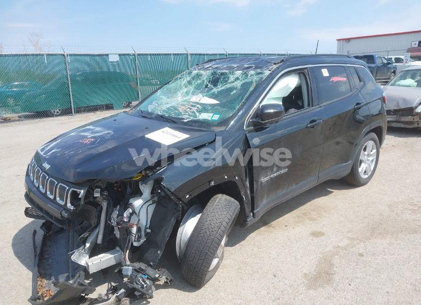 Photo 2 of 2022 Jeep Compass LATITUDE FWD (VIN 3C4NJCBB6NT229649)