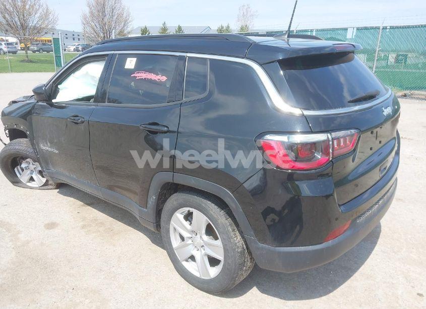 Photo 3 of 2022 Jeep Compass LATITUDE FWD (VIN 3C4NJCBB6NT229649)