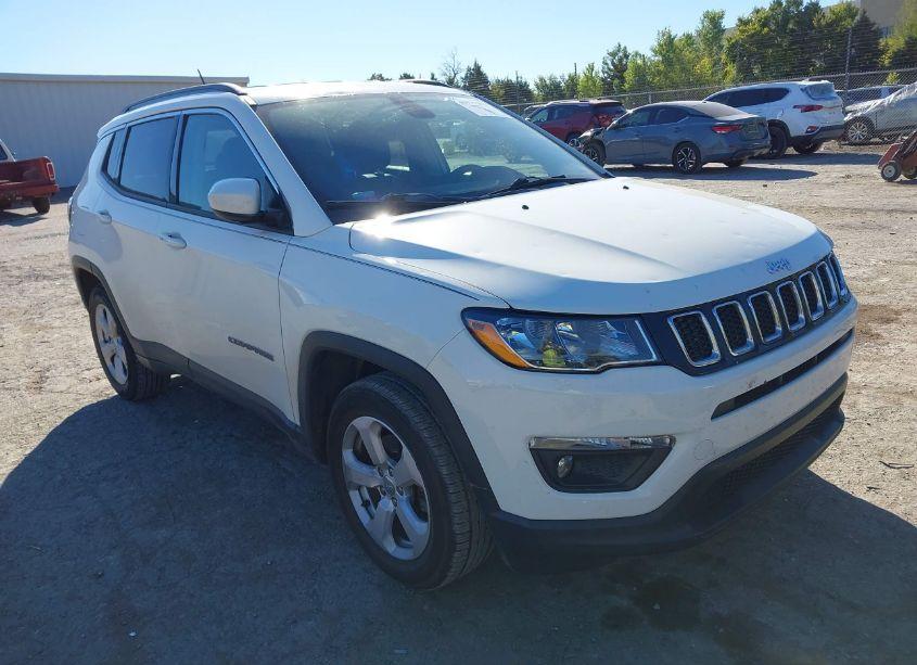 2018 Jeep Compass LATITUDE FWD (VIN 3C4NJCBB7JT186577) main photo