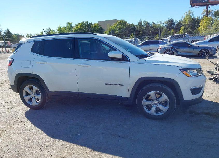 Photo 13 of 2018 Jeep Compass LATITUDE FWD (VIN 3C4NJCBB7JT186577)