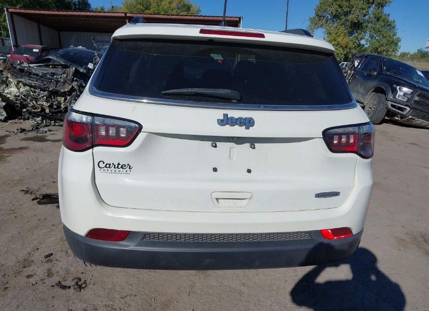 Photo 16 of 2018 Jeep Compass LATITUDE FWD (VIN 3C4NJCBB7JT186577)