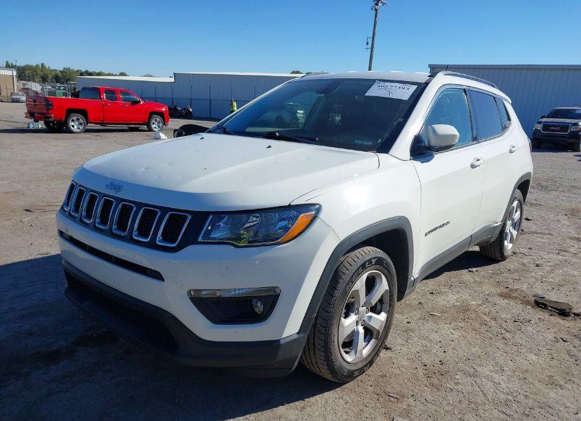 Photo 2 of 2018 Jeep Compass LATITUDE FWD (VIN 3C4NJCBB7JT186577)