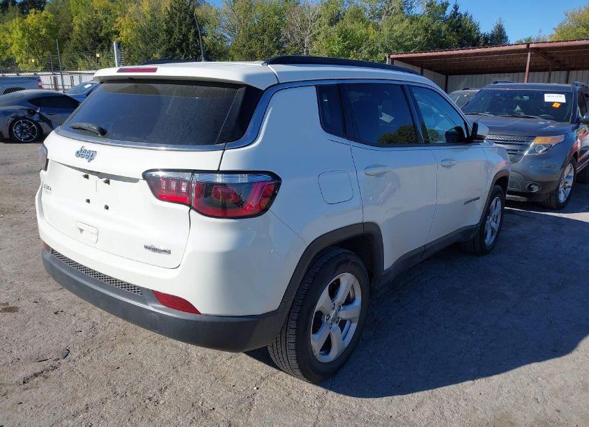 Photo 4 of 2018 Jeep Compass LATITUDE FWD (VIN 3C4NJCBB7JT186577)