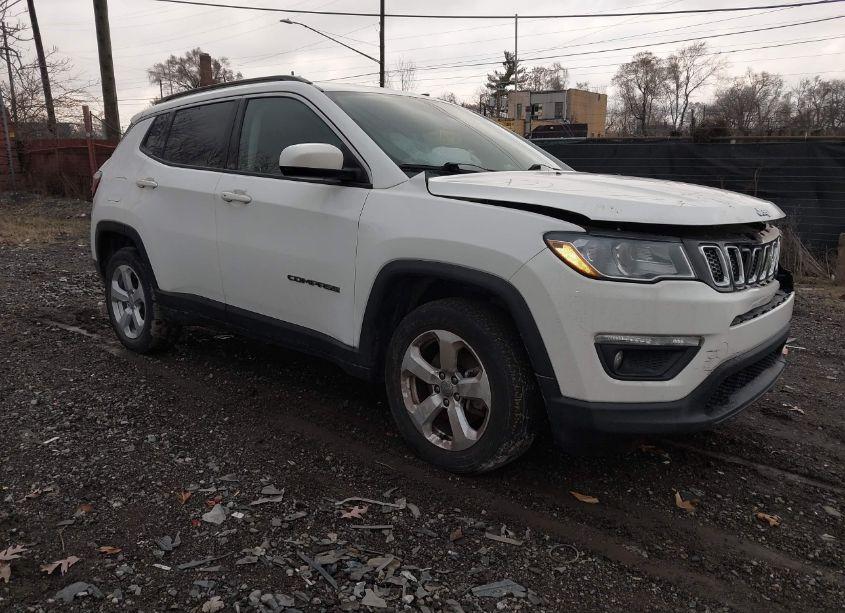 2018 Jeep Compass LATITUDE FWD (VIN 3C4NJCBB7JT322318) main photo