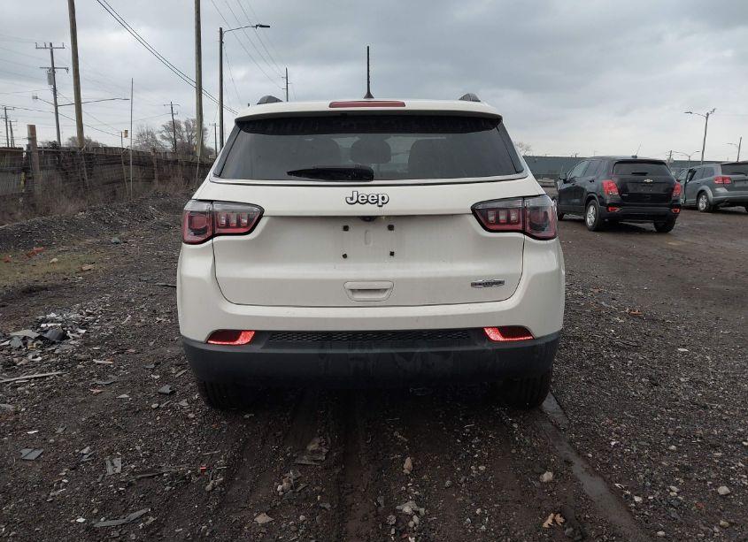 Photo 15 of 2018 Jeep Compass LATITUDE FWD (VIN 3C4NJCBB7JT322318)