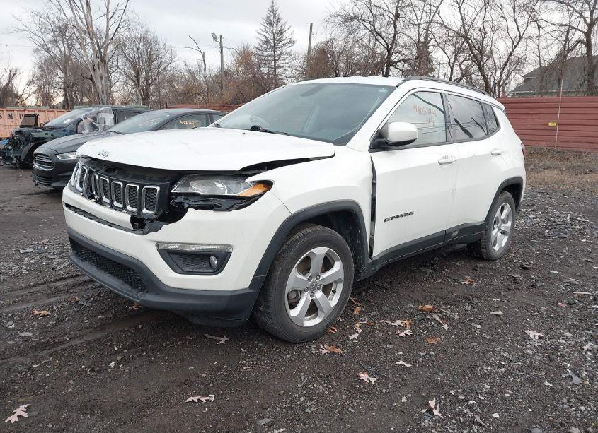 Photo 2 of 2018 Jeep Compass LATITUDE FWD (VIN 3C4NJCBB7JT322318)