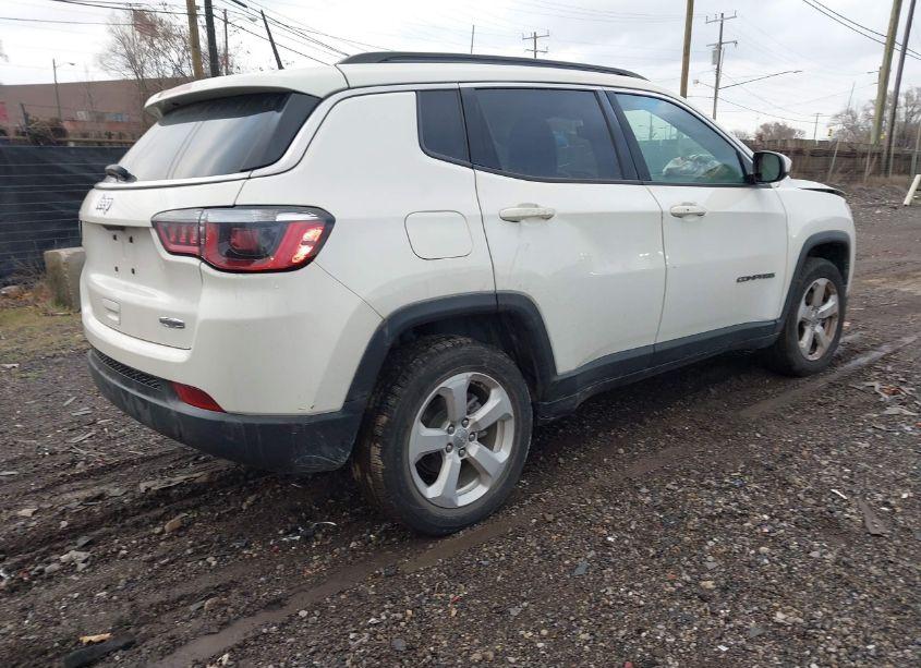 Photo 4 of 2018 Jeep Compass LATITUDE FWD (VIN 3C4NJCBB7JT322318)