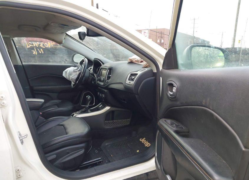 Photo 5 of 2018 Jeep Compass LATITUDE FWD (VIN 3C4NJCBB7JT322318)