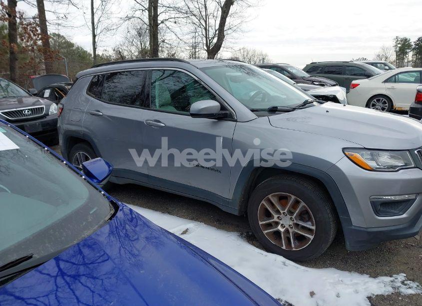 Photo 13 of 2018 Jeep Compass SUN AND WHEEL FWD (VIN 3C4NJCBB7JT487561)