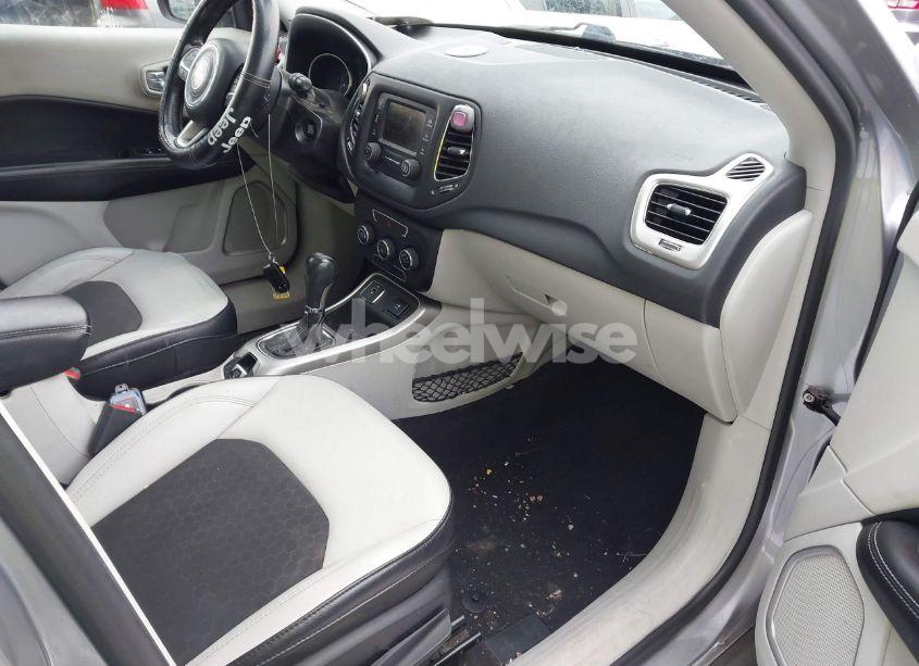 Photo 5 of 2018 Jeep Compass SUN AND WHEEL FWD (VIN 3C4NJCBB7JT487561)