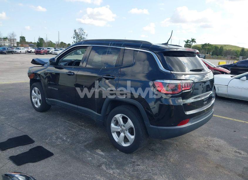 Photo 3 of 2019 Jeep Compass LATITUDE FWD (VIN 3C4NJCBB7KT699314)
