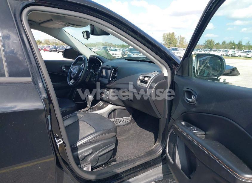 Photo 5 of 2019 Jeep Compass LATITUDE FWD (VIN 3C4NJCBB7KT699314)