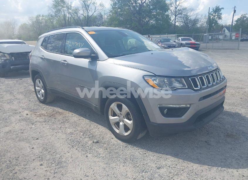 2019 Jeep Compass LATITUDE FWD (VIN 3C4NJCBB7KT742453) main photo