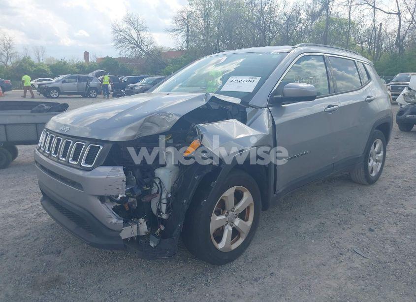 Photo 2 of 2019 Jeep Compass LATITUDE FWD (VIN 3C4NJCBB7KT742453)