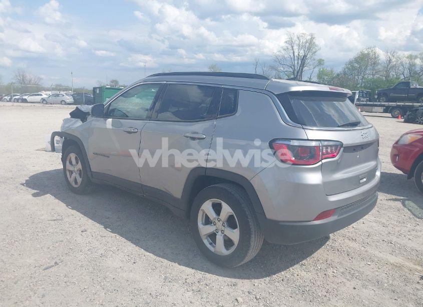 Photo 3 of 2019 Jeep Compass LATITUDE FWD (VIN 3C4NJCBB7KT742453)
