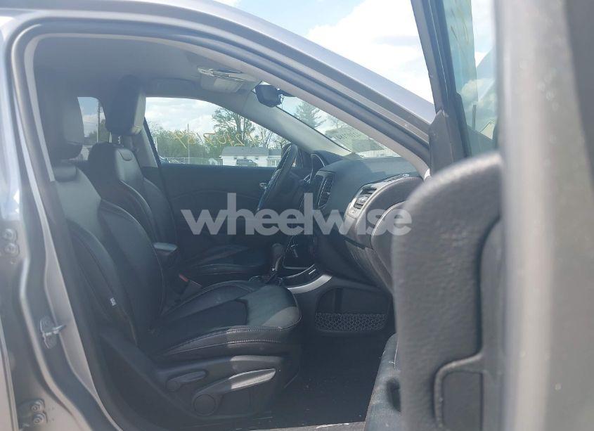 Photo 5 of 2019 Jeep Compass LATITUDE FWD (VIN 3C4NJCBB7KT742453)