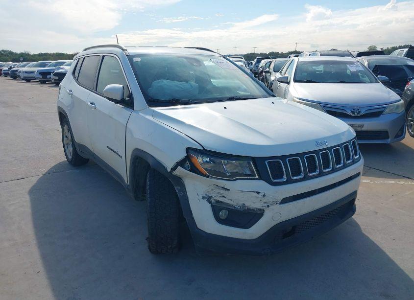 2019 Jeep Compass LATITUDE FWD (VIN 3C4NJCBB7KT802912) main photo