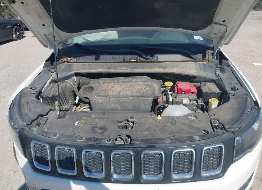 Photo 10 of 2019 Jeep Compass LATITUDE FWD (VIN 3C4NJCBB7KT802912)