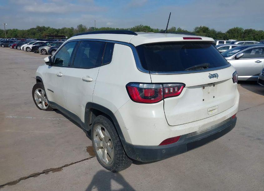 Photo 3 of 2019 Jeep Compass LATITUDE FWD (VIN 3C4NJCBB7KT802912)