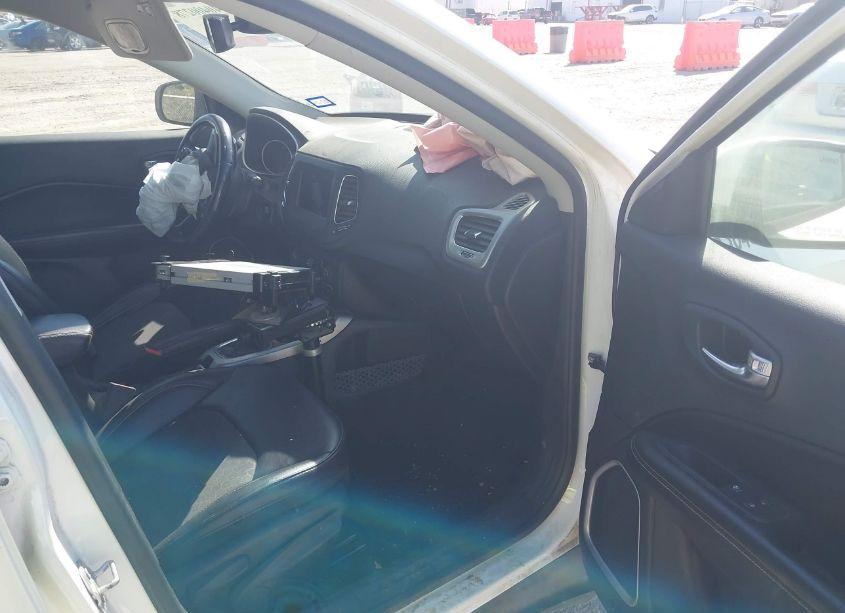 Photo 5 of 2019 Jeep Compass LATITUDE FWD (VIN 3C4NJCBB7KT802912)